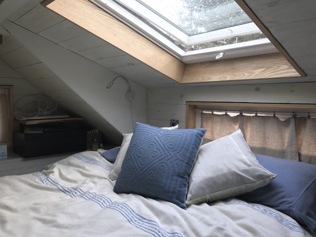 Cabiceira da cama loft tiny house