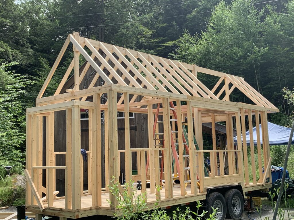 Tiny house em woodframe - construída com estrutura de madeira